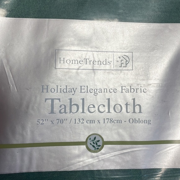 NIP HomeTrends tablecloths 1 red 1 green 52’x70’ - Picture 7 of 9